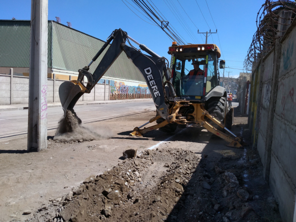 Municipalidad comienza a hacer más veredas  en Av. Angamos