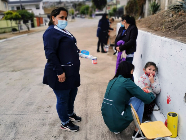 Vecinos de calle Arzobispo Vicuña de Llolleo se organizan para limpiar y ordenar su sector