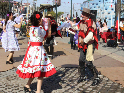 124 cuecas bailaron grandes y chicos en honor a San Antonio