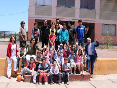 Niños y niñas disfrutan sus vacaciones de verano en el Colegio España