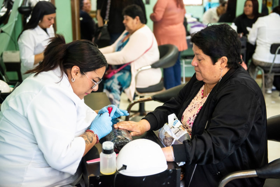 Oficina de la Mujer del municipio y Fundación Cadel ofrecieron  espacio de relajación a vecinas de la comuna