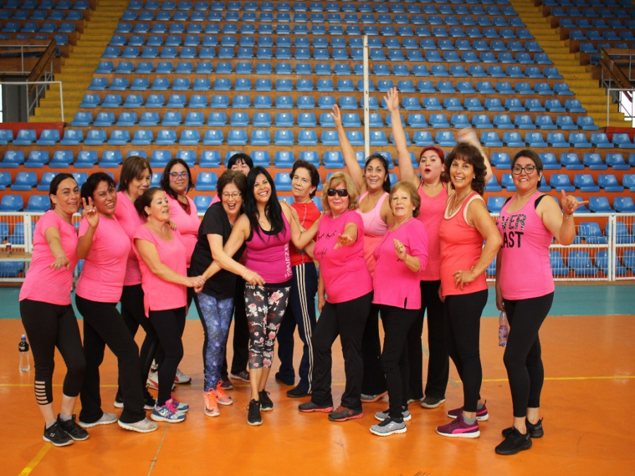 Olvídese del frío y baile en entretenido taller gratuito de Zumba