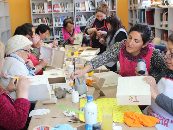 Biblioteca Pública invita a los adultos mayores de la comuna de San Antonio a convertirse en socios