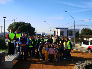Niños y niñas del Parvulario Rayito de Sol participaron en simulacro de terremoto y tsunami
