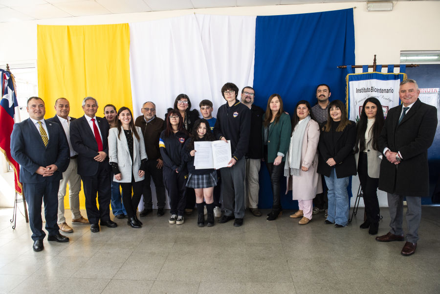 Bicentenario Javiera Carrera Verdugo y Universidad de Valparaíso firman convenio que beneficia a estudiantes