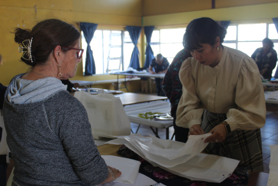 Taller de Corte y Confección dirigida a vecinas se realiza con éxito en el sector de Cristo Rey en Llolleo