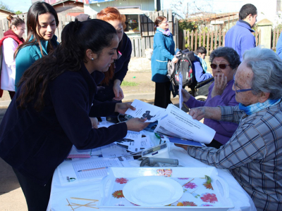 CESFAM San Antonio recorre ferias libres y acerca la salud a los vecinos