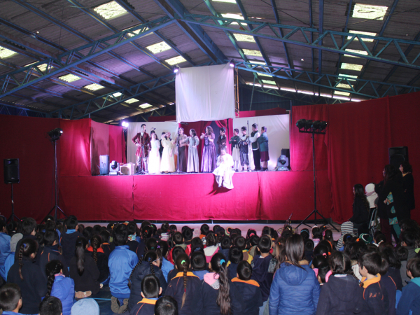 Estudiantes de la escuela Padre André Coindre se lucieron en obra de teatro “La Bella y la Bestia”