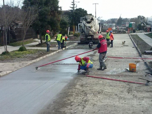 Tras esperar más de 70 años pavimentan “calle portales”