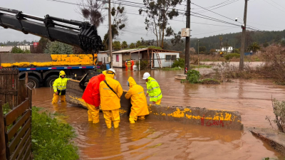 Municipio despliega operativo preventivo en Sótero del Río ante aumento del caudal del estero San Juan