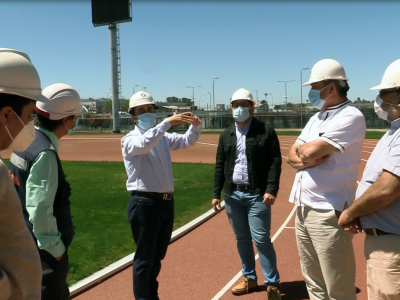 Alcalde de Los Andes visitó Estadio Municipal Doctor Olegario Henríquez Escalante y conoció la experiencia de este proyecto deportivo en San Antonio