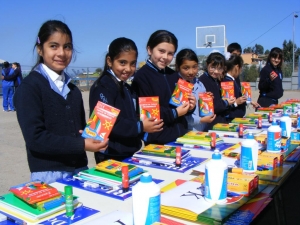 Empresa Vopak Terminal San AntonioEntregan útiles escolares a los alumnos de la Escuela Municipal Poeta Pablo Neruda