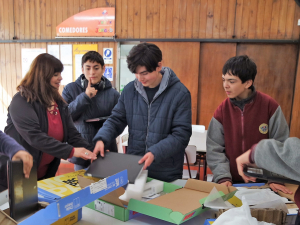 Niños de la Escuela Especial reciben Computadores