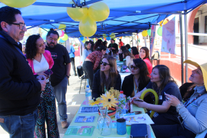 Con gran concurrencia de asistentes se desarrolló Feria de la Salud Mental en el frontis del municipio