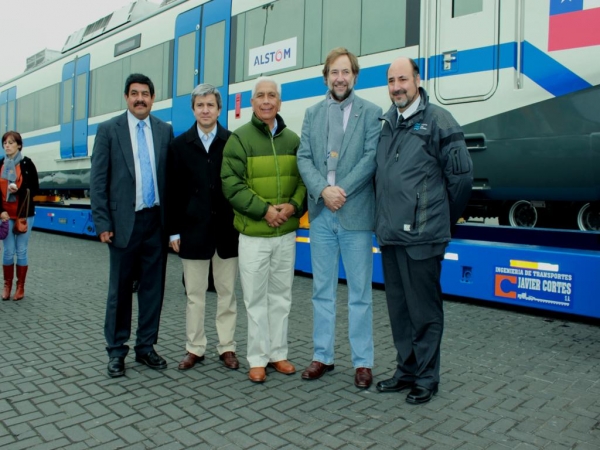 Desde el puerto de Bilbao arribo a San Antonio el primer tren de última tecnología de EFE.