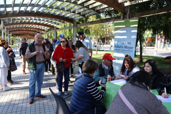 Baile, m&uacute;sica y memoria en el cierre del Mes del Adulto Mayor en San Antonio