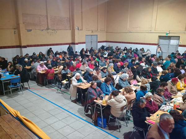 Un bingo masivo reuni&oacute; a m&aacute;s de 600 adultos mayores en una jornada de encuentro y recreaci&oacute;n