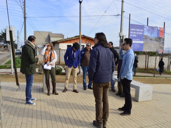 Vecinos, Municipio de San Antonio y Programa Quiero Mi Barrio visitan obras