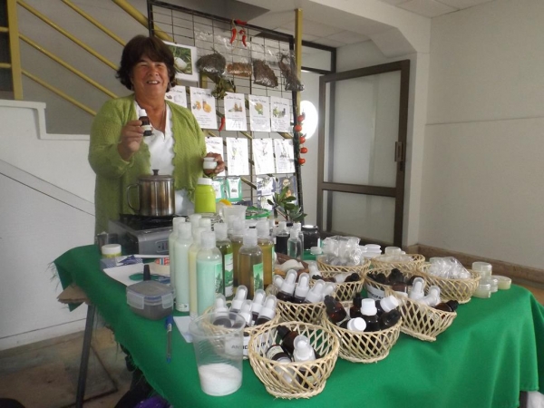 Mujeres disfrutaron su d&iacute;a con yoga, reiki, masajes y m&uacute;sica