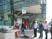  Renuevan y instalan mayor cantidad de se&ntilde;aleticas de evacuaci&oacute;n en la comuna