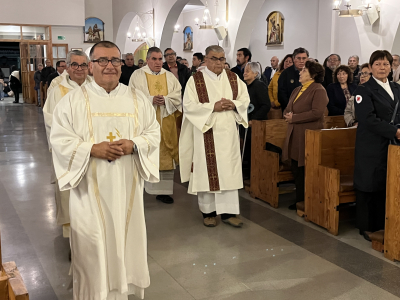 Cantando la tonada “Chile Lindo” se despidió el cura párroco de San Antonio