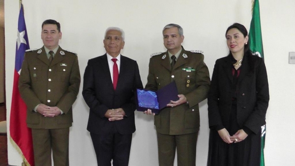Alcalde Omar Vera realiza visita protocolar a Carabineros en su 88&deg; aniversario