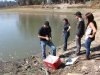 Municipio de San Antonio realiza visita inspectiva al Tranque de San Juan por mortandad de peces