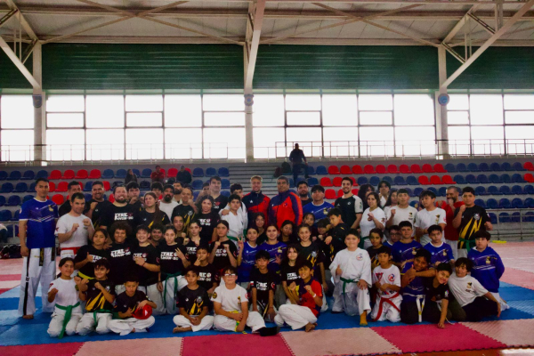 Municipio apoyó exitoso evento deportivo de taekwondo en la que participó campeón mundial chileno en esta disciplina