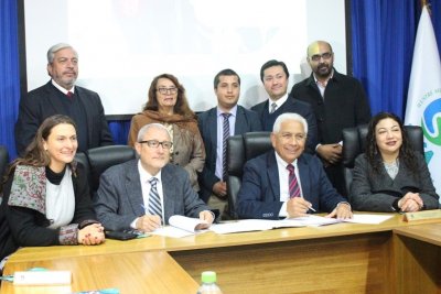 Municipalidad de San Antonio y Universidad de Valpara&iacute;so firman convenio para impulsar viviendas sociales inteligentes para adultos mayores