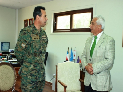 Alcalde Omar Vera realiza visita protocolar a Coronel de ejercito Andr&eacute;s Silva