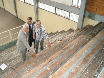 Comenzaron las  reparaciones en gimnasio Jos&eacute; Rojas Zamora de San Antonio (Ex -Montemar)
