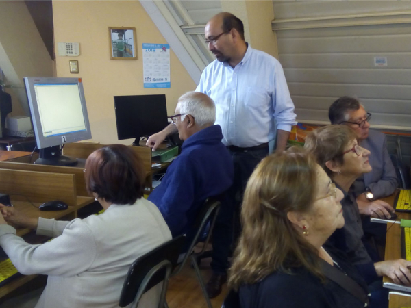 Si tiene 60 a&ntilde;os o m&aacute;s participe en taller de Alfabetizaci&oacute;n Digital