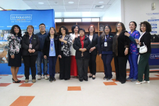 Reconocen a 15 funcionarios de la salud por décadas de servicio público en San Antonio