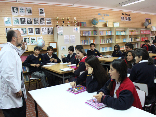 Profesores de la comuna de San Antonio se capacitaron para mejorar la educaci&oacute;n en ciencias